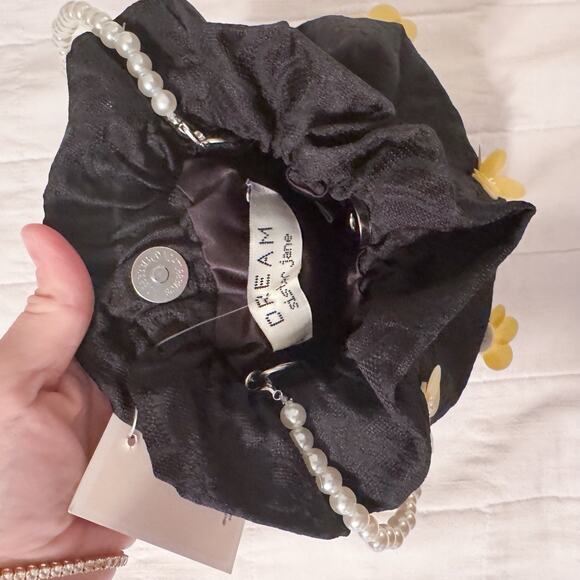 Dream Sister Jane Fanciful Flowers‎ Black Jacquard Flower Pearl Bucket Bag - Picture 4 of 9